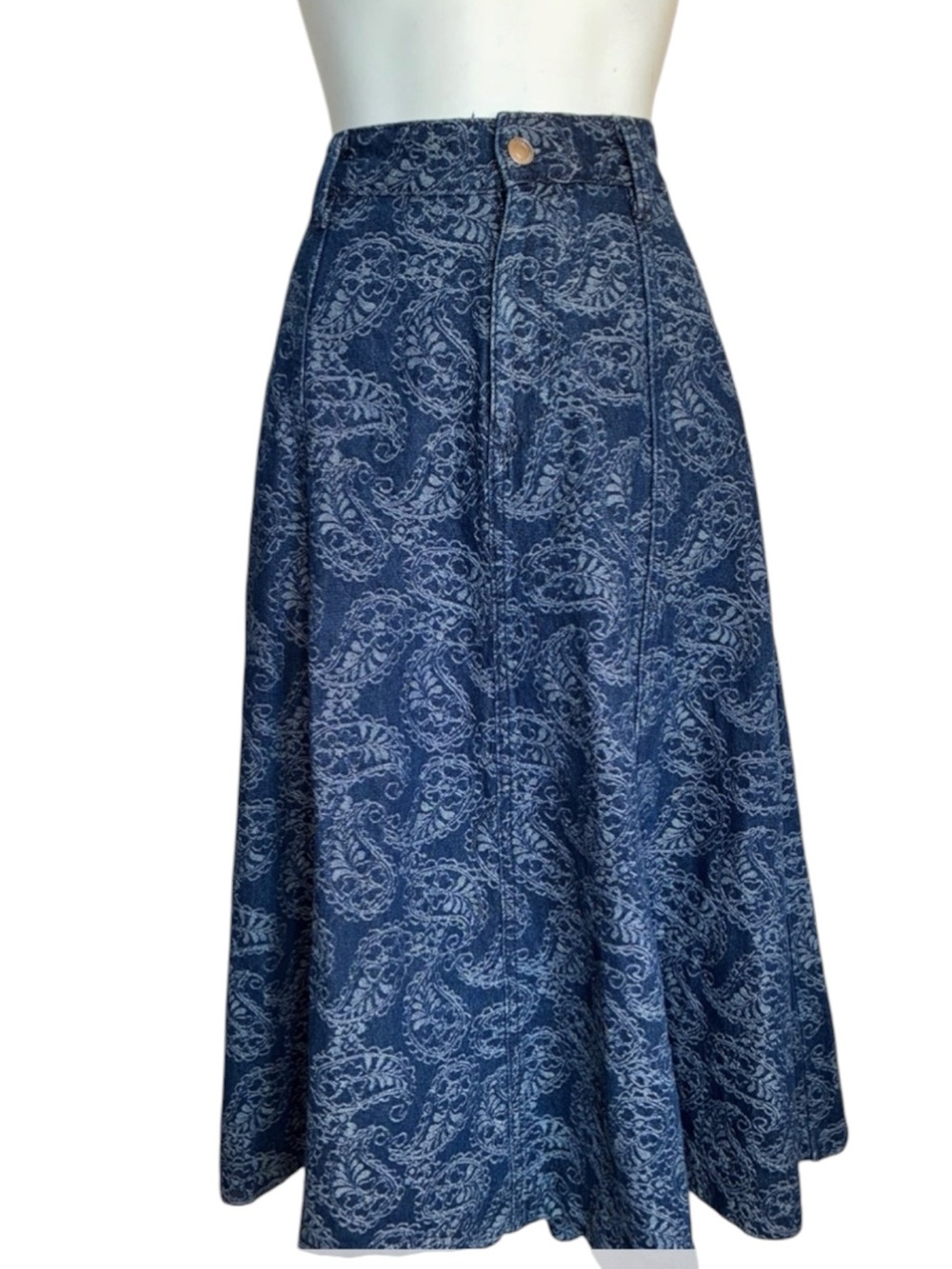Free Assembly Denim Skirt Women's 8, Blue Paisley, full, front zip, pockets. euc